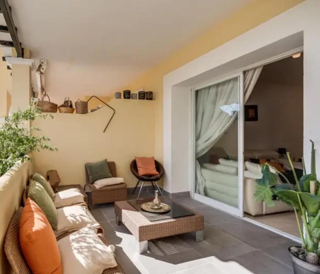 Bedroom, With A Share Bathroom In A Bed And Breakfast Place 马拉加 外观 照片